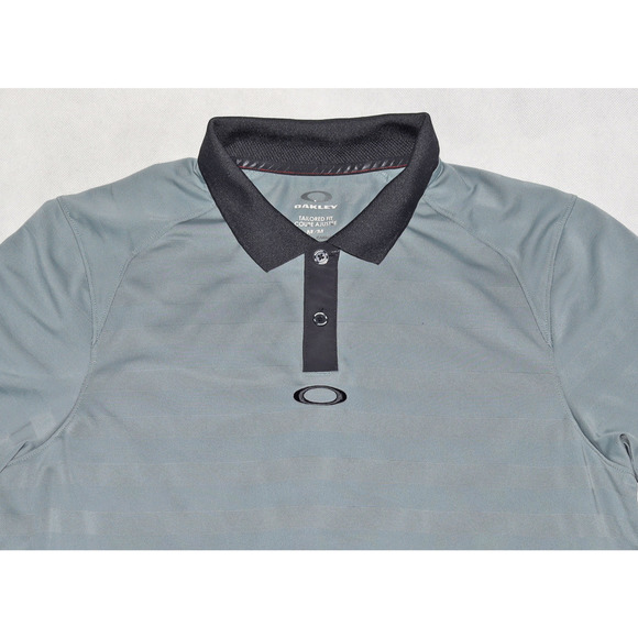 Oakley Tailored Fit Men's Short Sleeve Golf Polo Shirt Size Medium - Picture 2 of 8